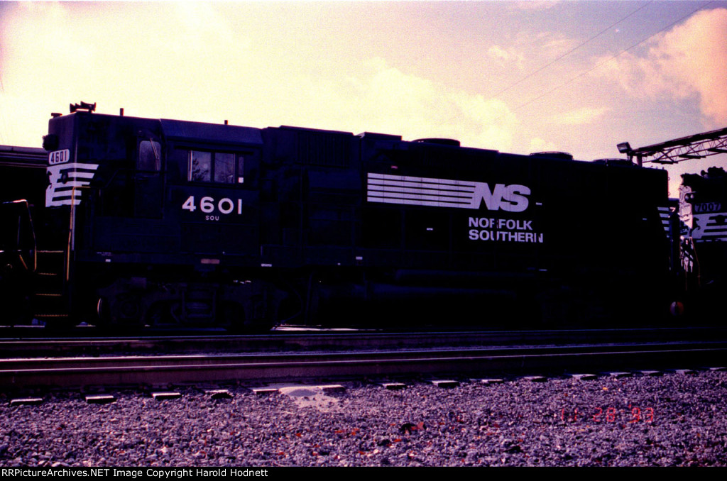 NS 4601 sits at the fuel racks
